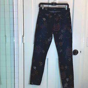 Subtle floral jean almost new